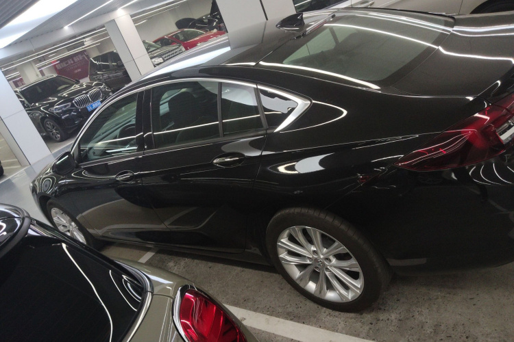 别克 君威 2024款 改款 28T 纵享版车身外观4