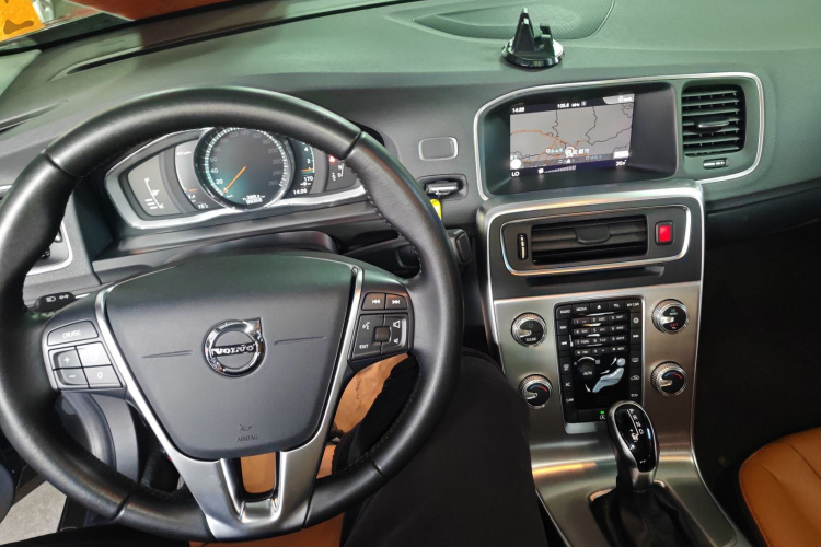 沃尔沃S60 2019款 S60L T5 智远版中控内饰12