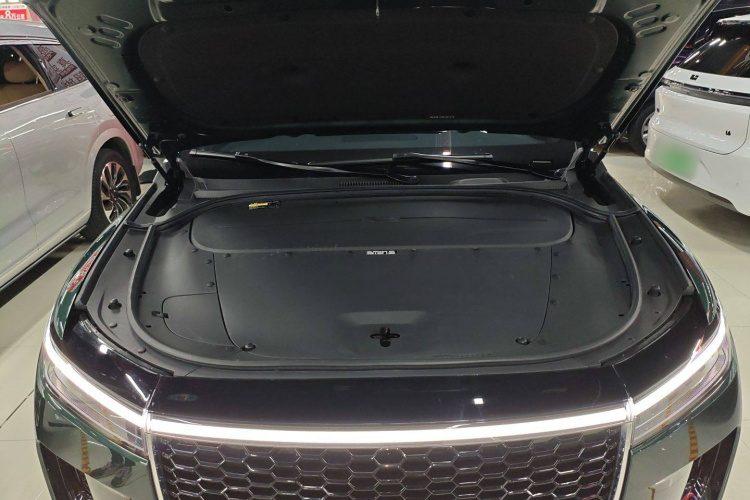 理想汽车 理想ONE 2021款 增程6座版机舱底盘24