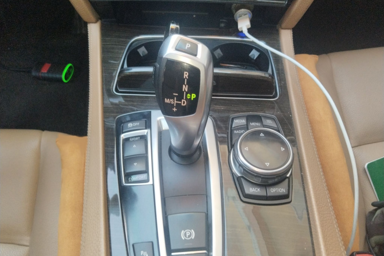 宝马7系 2014款 730Li 臻享型局部细节18