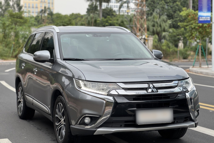 三菱 欧蓝德 2018款 2.4L 四驱精英版 5座车身外观6002