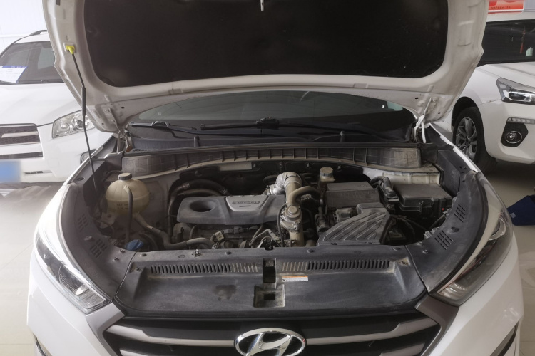 现代 途胜 2015款 1.6T 双离合两驱智能型机舱底盘24