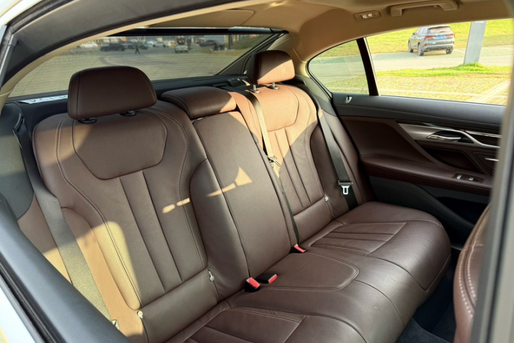 宝马7系 2018款 730Li 领先型 卓越套装中控内饰7009