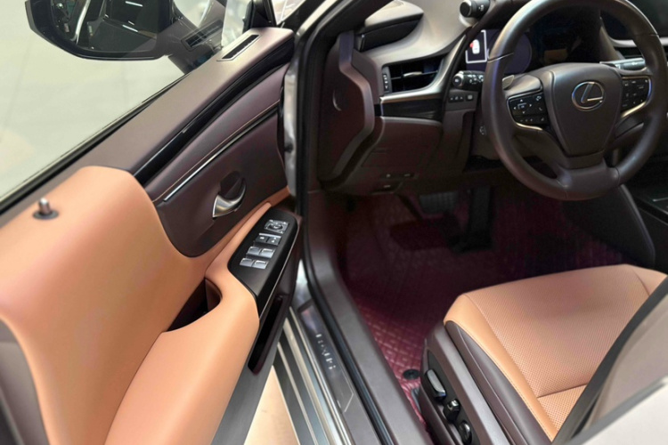 雷克萨斯ES 2020款 200 卓越版中控内饰7002