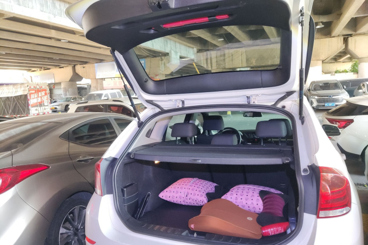 宝马X1(进口) 2012款 sDrive18i豪华型机舱底盘23