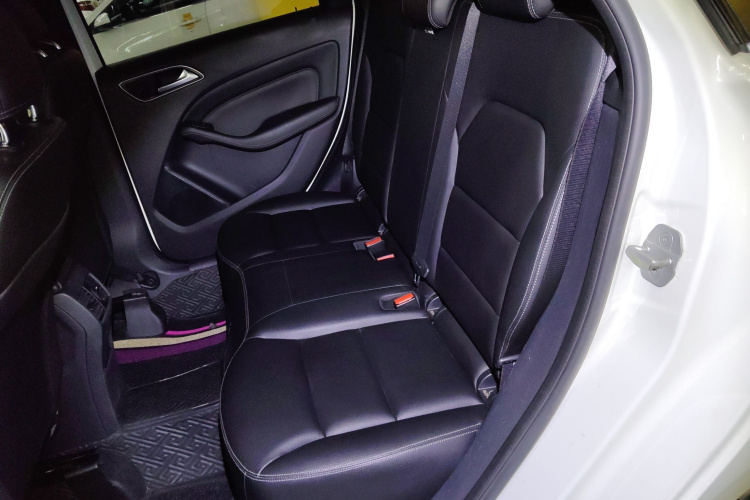 奔驰B级 2015款 B 200 时尚型中控内饰21