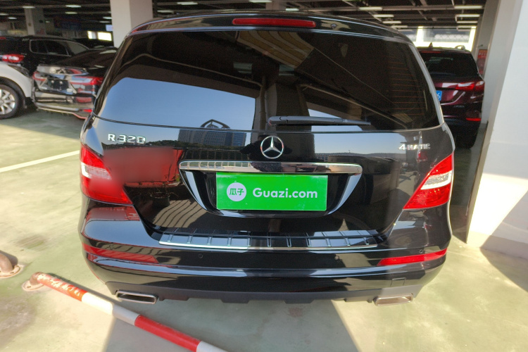 奔驰R级 2017款 R 320 4MATIC 商务型臻藏版车身外观6