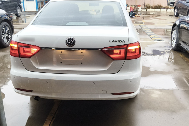 大众 朗逸 2013款 改款经典 1.6L 手动舒适版车身外观6