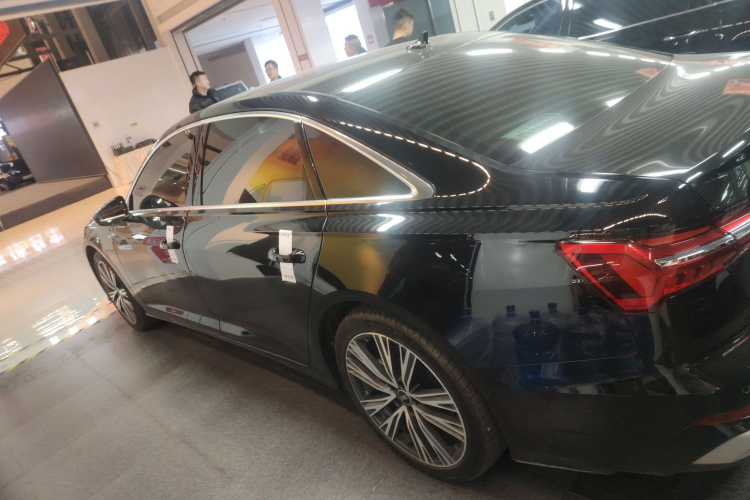 奥迪A6L 2023款 55 TFSI quattro 尊享动感型车身外观4