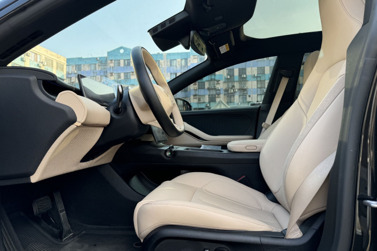 蔚来ET5 2022款 75kWh中控内饰7009