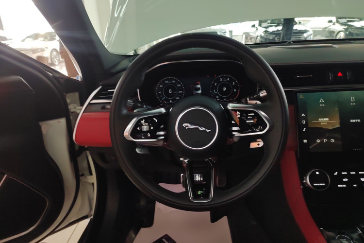 捷豹XFL 2021款 XFL 2.0T P250 四驱曜黑运动版中控内饰13