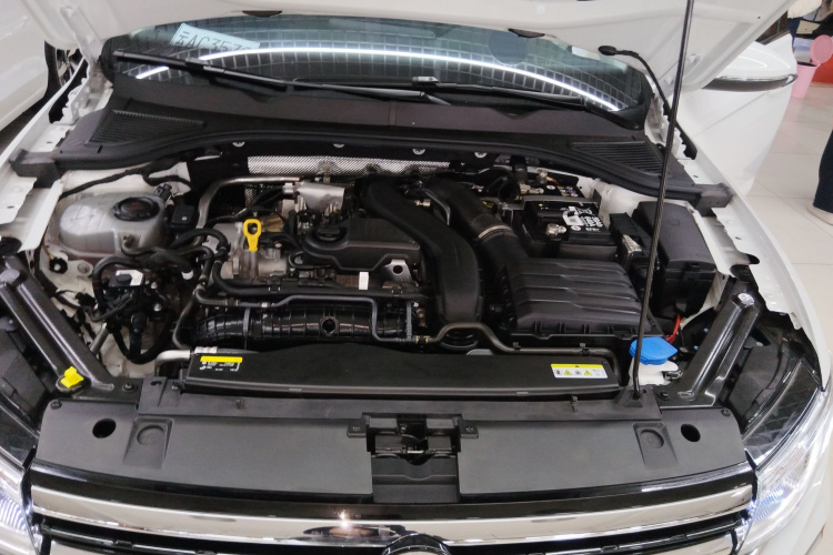 大众 宝来 2023款 300TSI DSG尊行版机舱底盘24