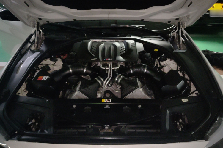 宝马M5 2012款 M5机舱底盘24
