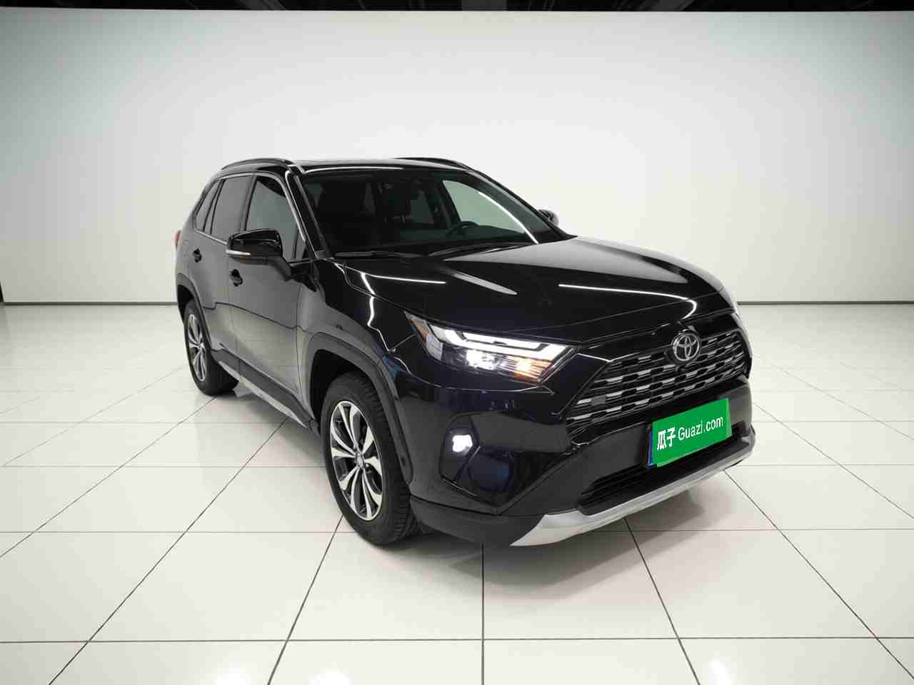 车辆右前45度外观展示