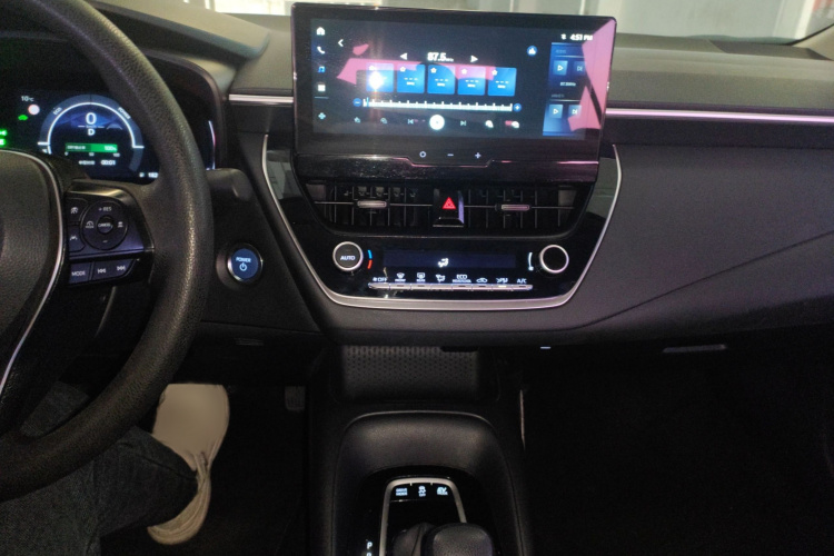 丰田 雷凌 2023款 智能电混双擎 1.8L 领先版局部细节16