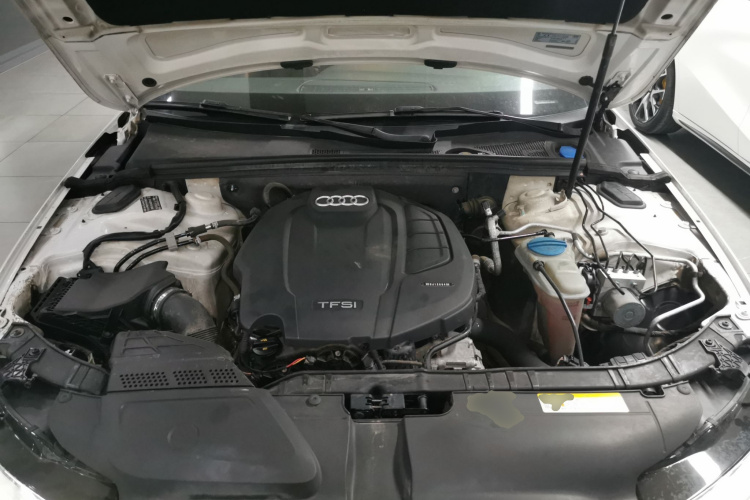 奥迪A4L 2015款 35 TFSI 自动舒适型机舱底盘24