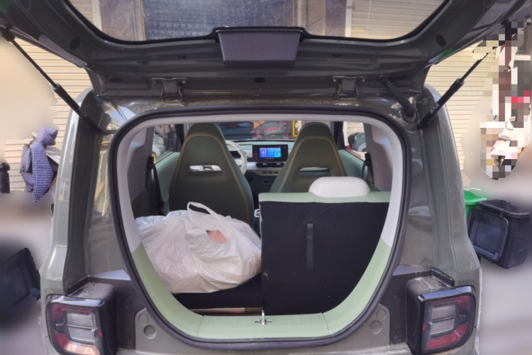 吉利银河 2025款 210km 熊猫骑士中控内饰23