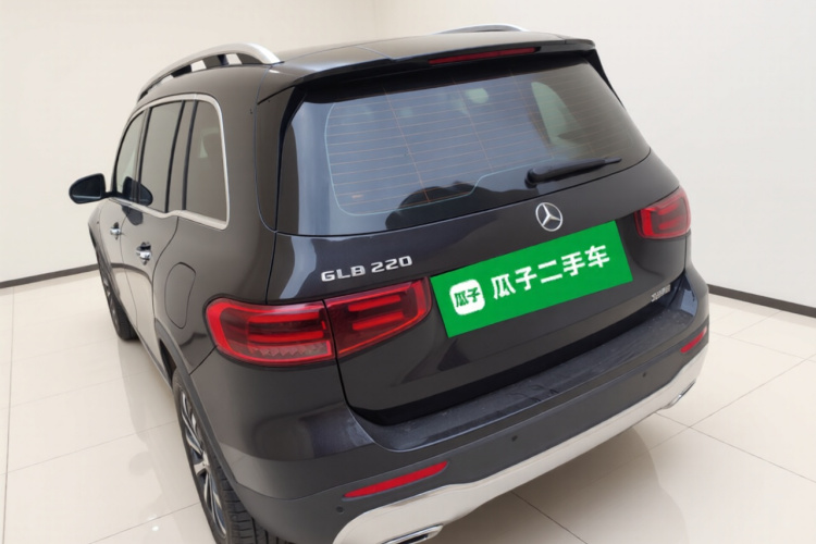 奔驰GLB 2024款 改款 GLB 220 时尚型车身外观5