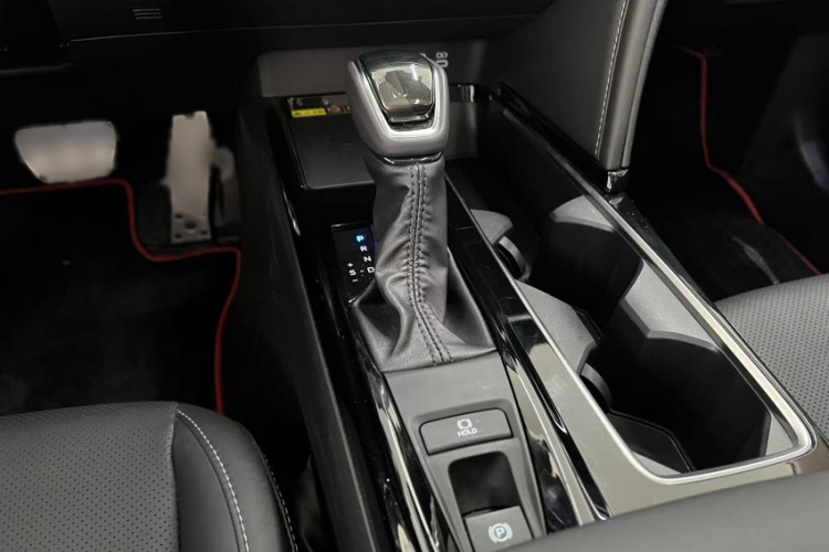 丰田 凯美瑞 2026款 双擎 2.0HSE 运动Lite版局部细节18