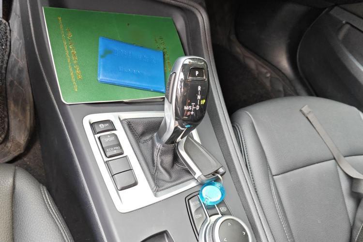 宝马1系 2021款 改款 120i M运动版局部细节18