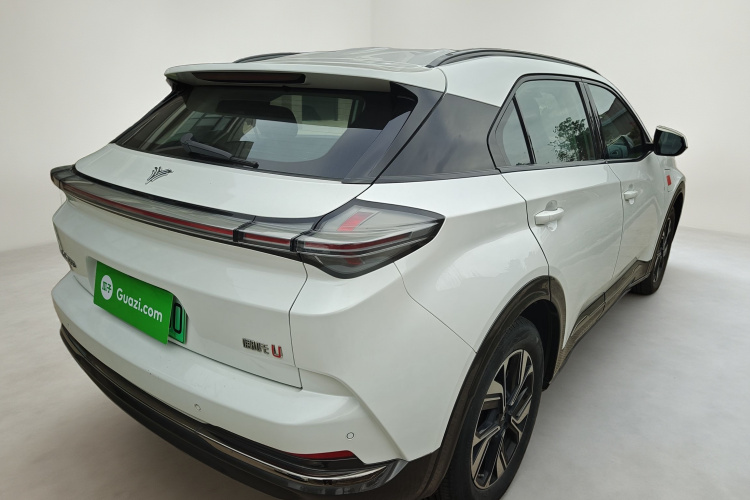 哪吒汽车 哪吒U 2022款 智610 三元锂车身外观7