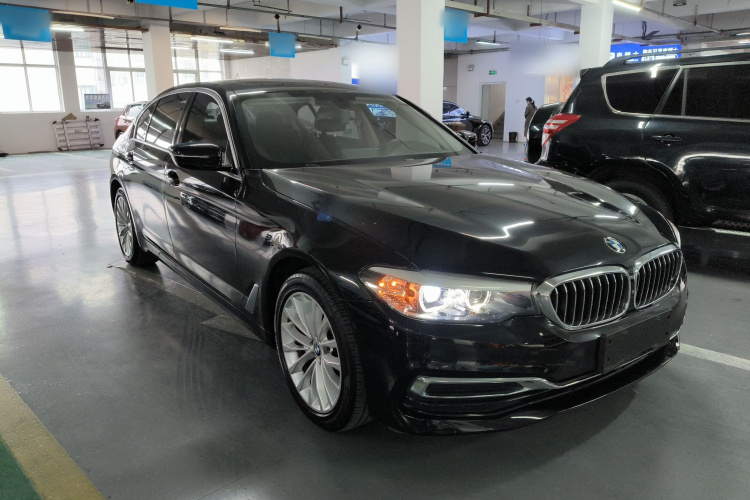 宝马5系 2020款 525Li 豪华套装车身外观3