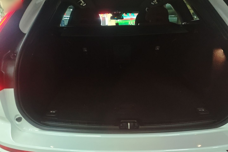 沃尔沃XC60 2024款 B5 四驱智逸豪华版机舱底盘23