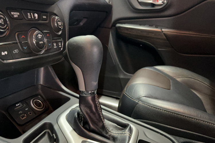 Jeep 自由光 2016款 2.4L 领先版局部细节18