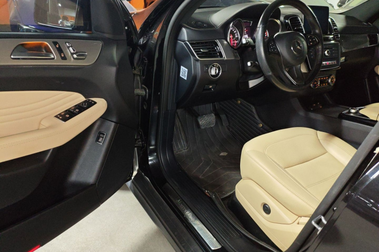 奔驰GLE轿跑 2018款 GLE 320 4MATIC 轿跑SUV中控内饰20