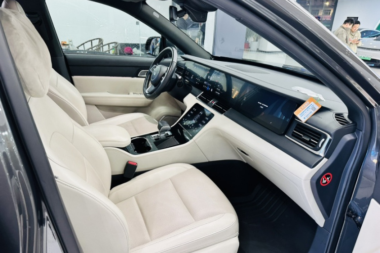 理想汽车 理想ONE 2021款 增程6座版中控内饰7004