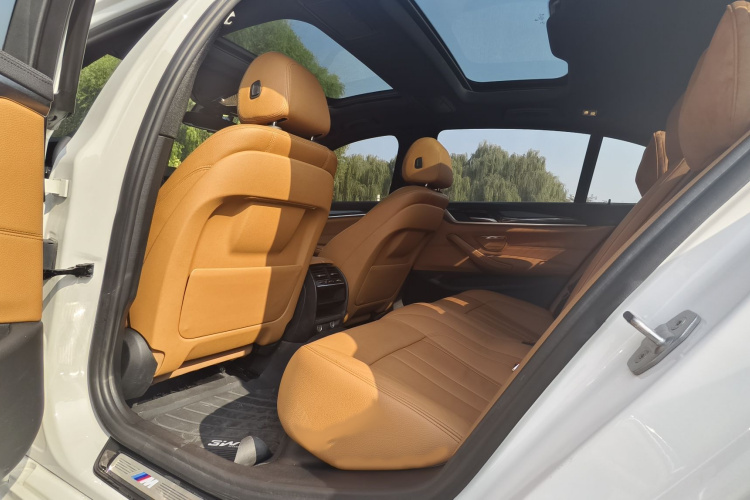 宝马5系 2018款 改款 530Li 领先型 M运动套装中控内饰7003