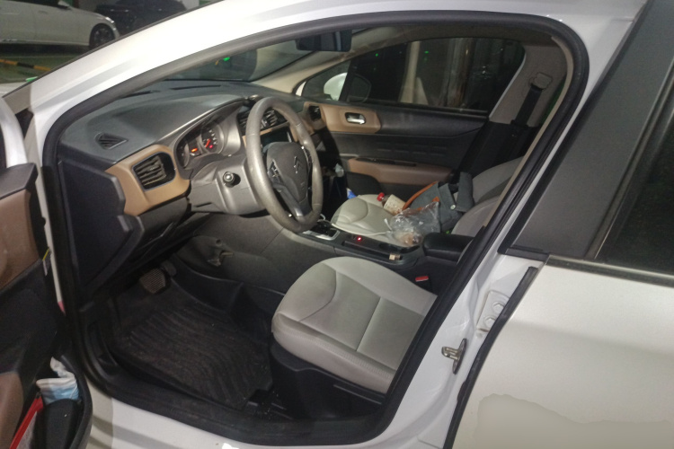 雪铁龙C4L 2019款 230THP 自动领先型中控内饰19