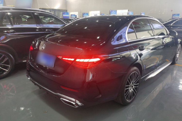 奔驰C级 2023款 改款二 C 260 L 运动版车身外观7