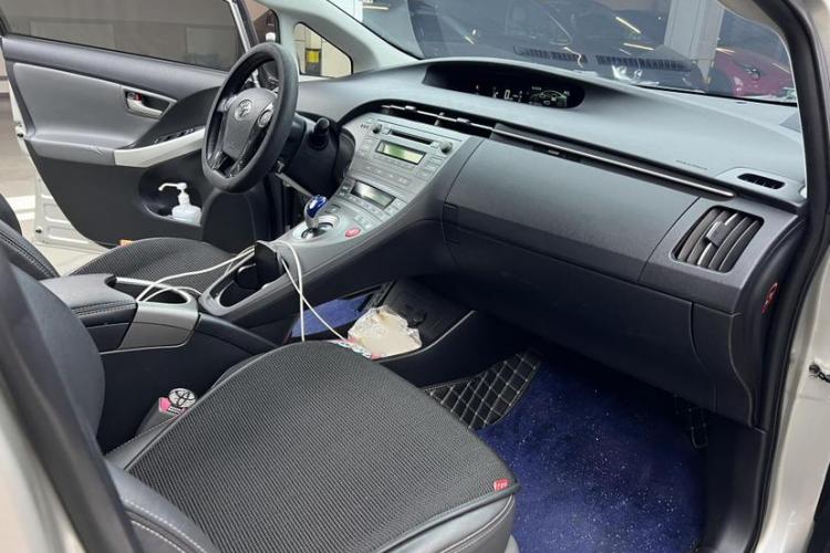 丰田 普锐斯 2012款 1.8L 豪华版中控内饰7011