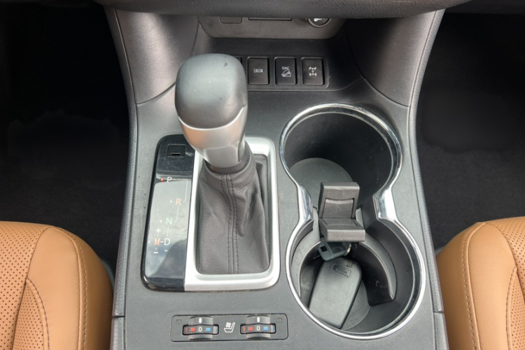 丰田 汉兰达 2020款 2.0T 四驱百万纪念版 7座局部细节18