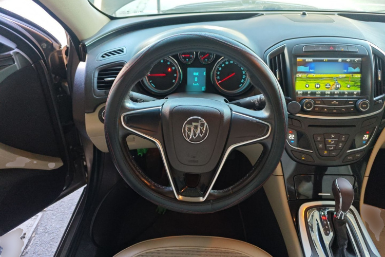 别克 君威 2014款 2.0L 领先时尚型中控内饰13