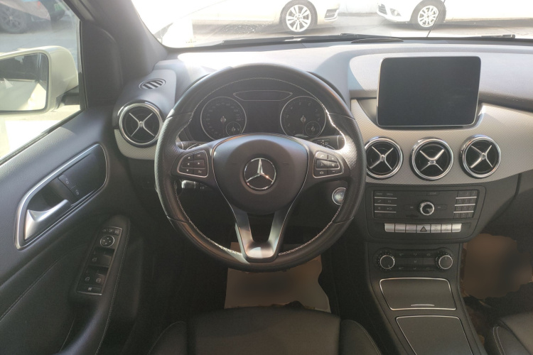 奔驰B级 2019款 B 200 动感型局部细节13