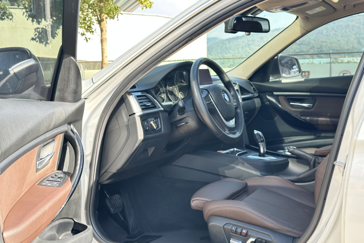 宝马3系 2019款 320Li 时尚型中控内饰7001