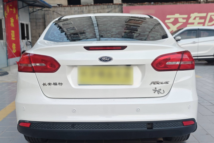 福特 福克斯 2015款 三厢 1.6L 自动风尚型车身外观6006