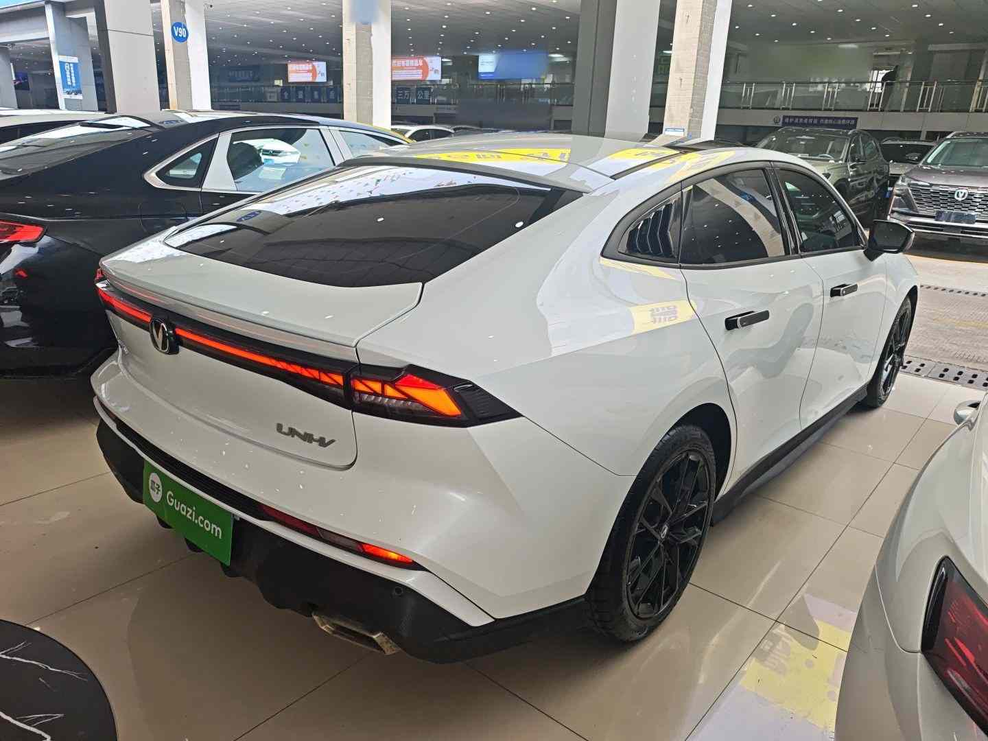 长安UNI-V 2024款 1.5T 尊贵型(4)