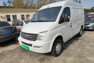 上汽大通MAXUS 新途V80 2023款 2.0T 手动经典城配王短轴中顶3座