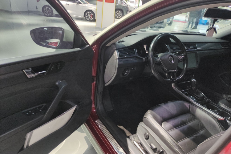 大众 帕萨特 2016款 330TSI DSG尊荣版中控内饰20