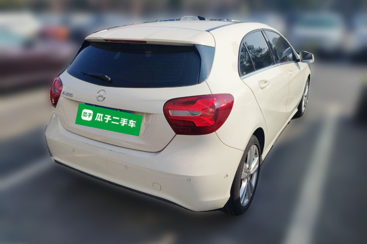 奔驰A级(进口) 2016款 A 200 动感型车身外观7