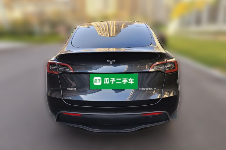特斯拉 Model Y 2024款 后轮驱动版车身外观6