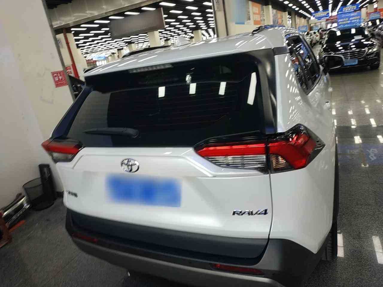 丰田 RAV4荣放 2023款 2.0L CVT两驱风尚Plus版(3)