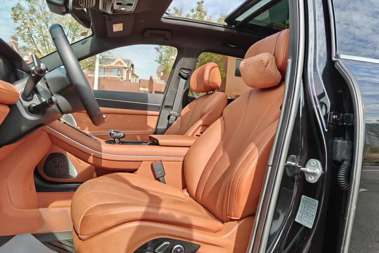 鸿蒙智行 问界M7 2024款 1.5T 智驾四驱Ultra版 6座中控内饰7001