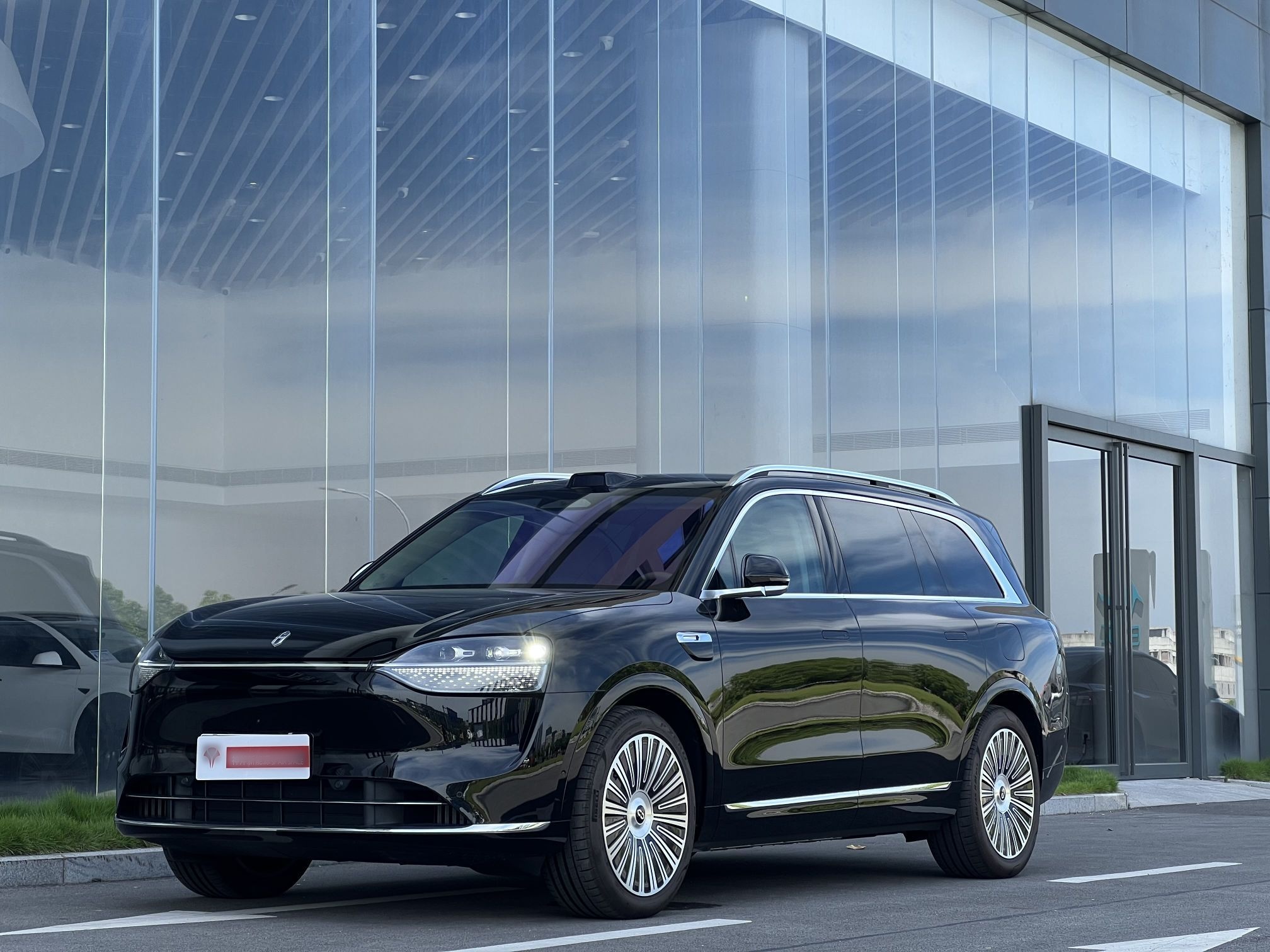 鸿蒙智行 问界M9 2025款 增程 Ultra版 52kWh 6座版