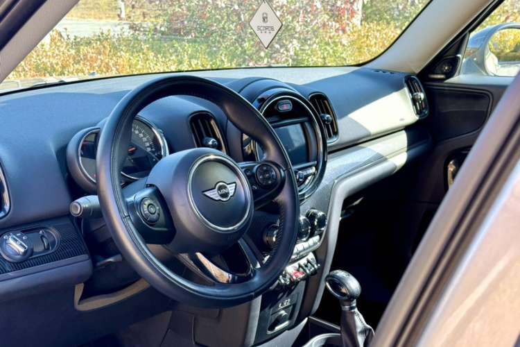 MINI Countryman 2017款 1.5T COOPER ALL4 旅行家中控内饰7002