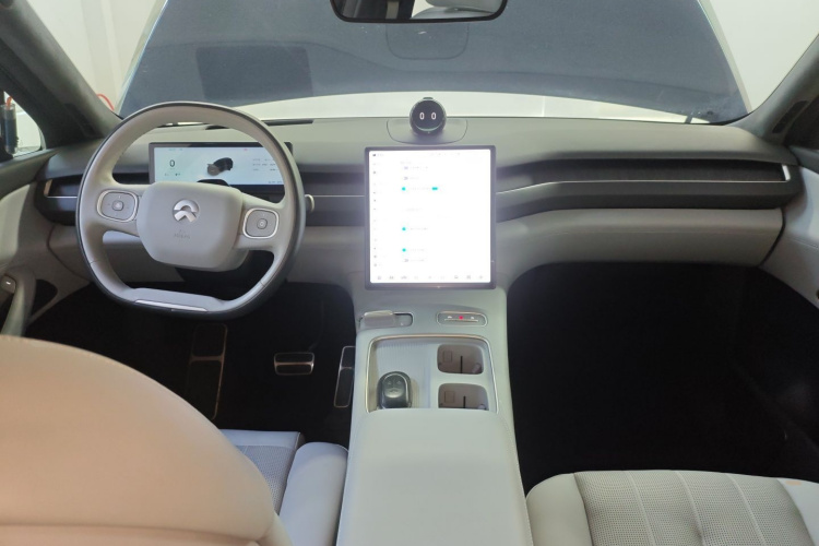 蔚来ES8 2023款 100kWh中控内饰7002