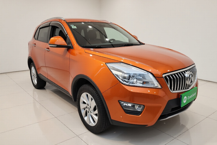 北汽威旺S50 2016款 1.5T 手动欢动舒适型车身外观3